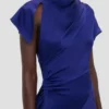 Asymmetrisk klänning med vridning i ljus indigo Asymmetrisk klänning med vridning i ljus indigo