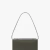 Dorian pochette i mörk olivgrönt läder Dorian pochette i mörk olivgrönt läder