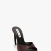 Harlow mule 100 i rödbrun satin