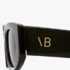 Solglasögon med monogramdetalj i svart Solglasögon med monogramdetalj i svart