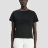 T-shirt med insvängd passform i svart T-shirt med insvängd passform i svart