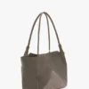 The Victoria-toteväska i grått mocka