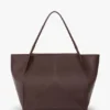 The Victoria Travel Tote-väska i vinrött läder The Victoria Travel Tote-väska i vinrött läder