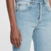 Victoria-jeans i ljusblå tvätt